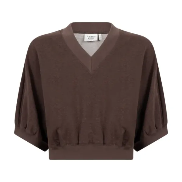 Amice_V_neck_T_shirt