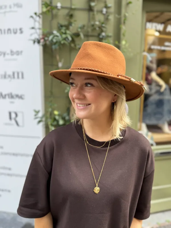 Cassia_Fedora_2