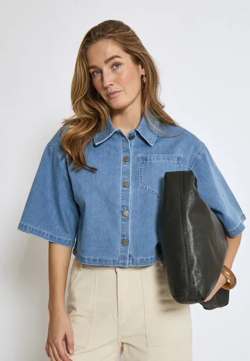 Evina_Cropped_Shirt_4