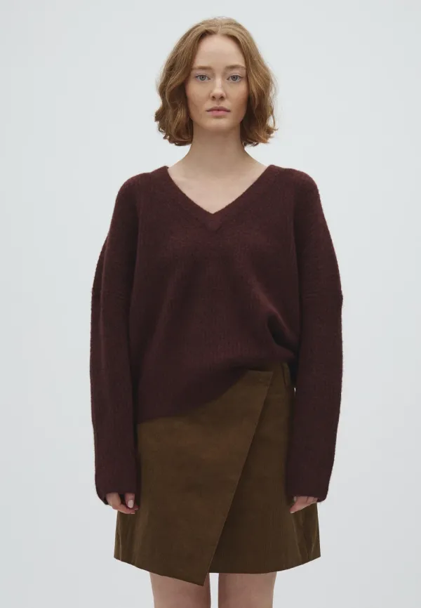 Gillian_V_M_Knit