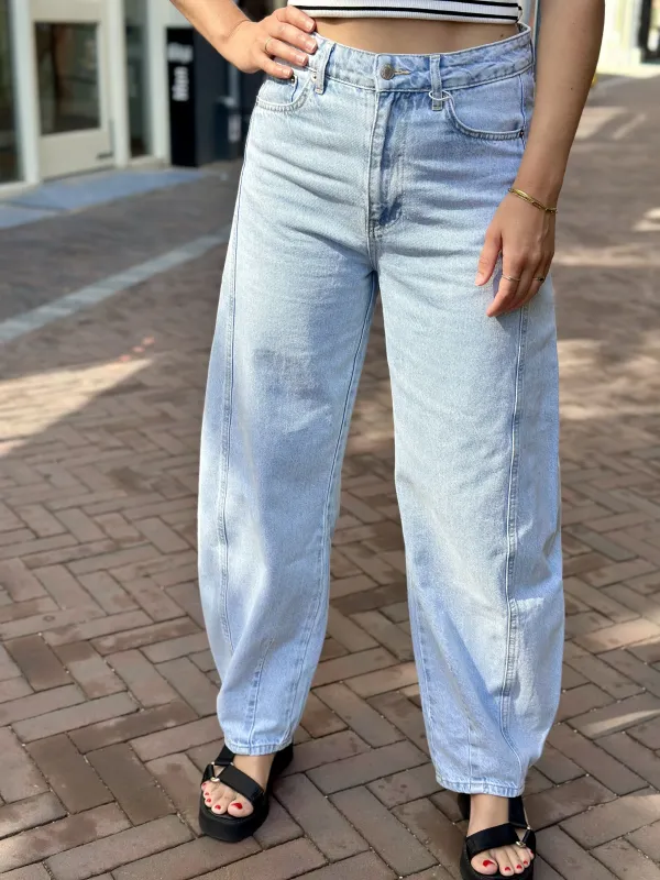Kenzie_Barrel_Jeans_8