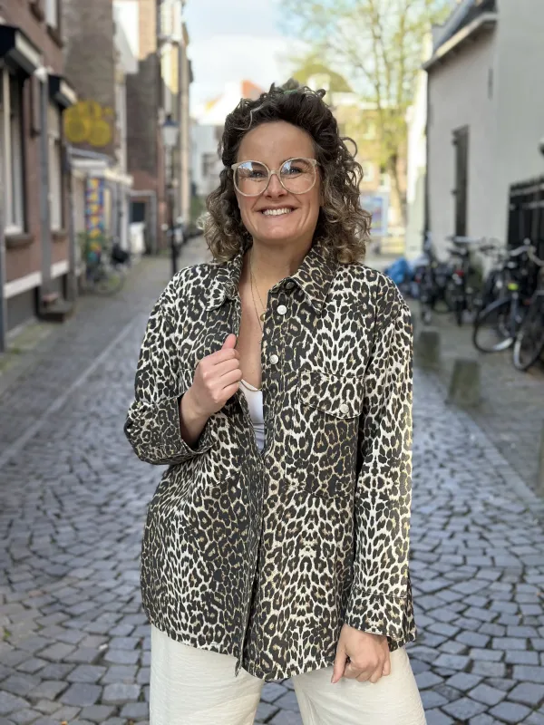 Larisa_Clean_Denim_Shirt
