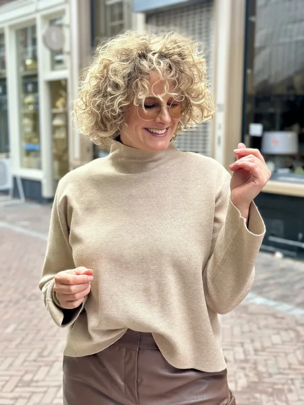 Lupi_High_Neck_Knit_5