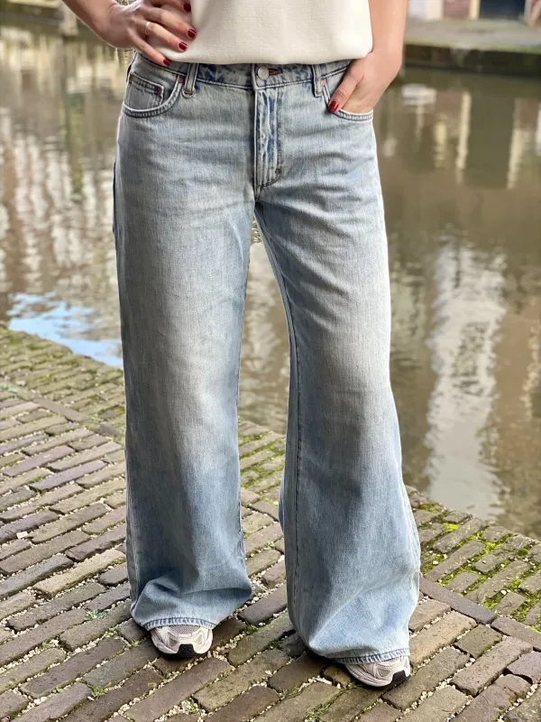 Milla_Wide_Capsule_mid