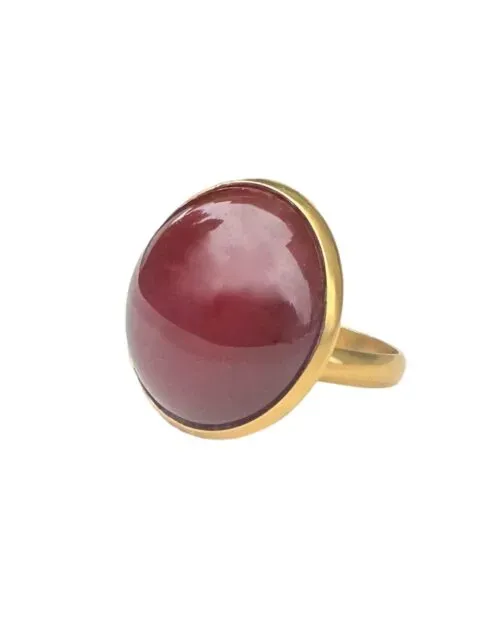 RING_MET_GROTE_STEEN_IN_BURGUNDY