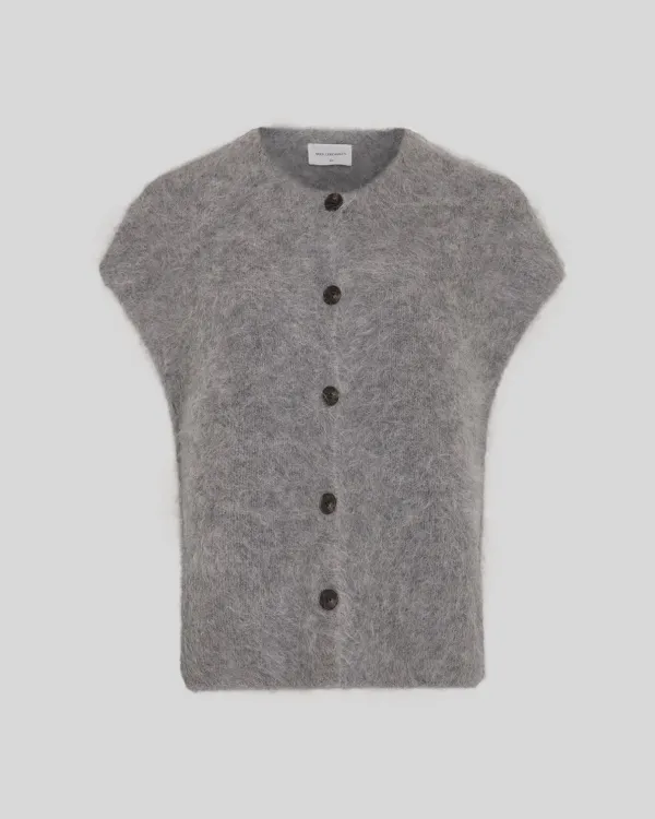 Tila_Salmia_Vest