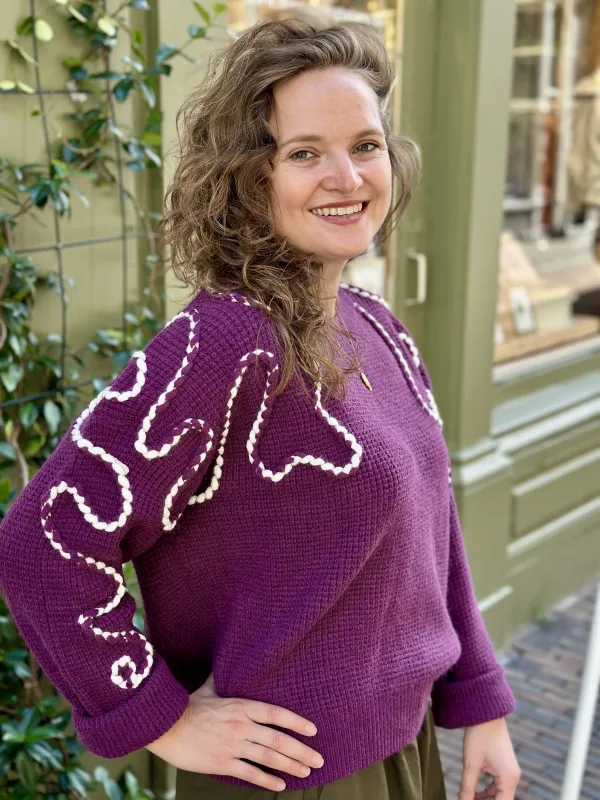 Uma_Sweater