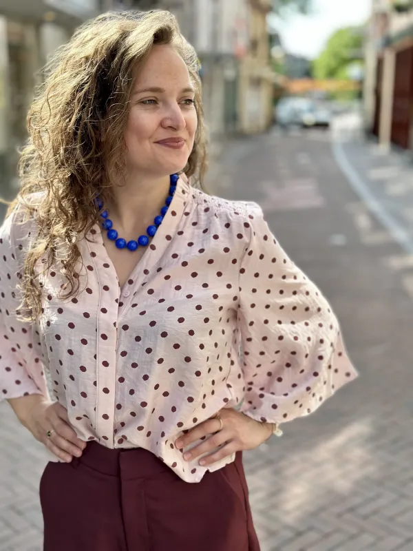 Viviana_V_neck_Blouse_4