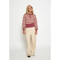 Aliana_Knit_Pull_2