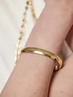 Brede_ovale_bangle_met_handig_kliksysteem_1