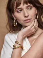 Brede_ovale_bangle_met_handig_kliksysteem_2