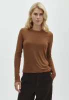 Christina_M_T_shirt_10