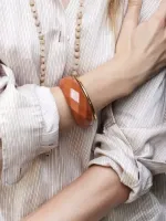 Facet_Geslepen_Bangle_Gelakte_Hars_1