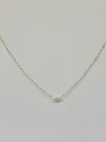 Fijne_ketting_met_3_pareltjes_1