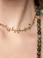 Fijne_ketting_met_gouden_details_2