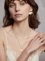 Fijne_ketting_met_ovale_gemstone_in_kastje_1