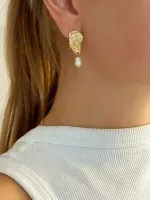 Gehamerde_oorstekers_met_zoetwaterparel__3_5cm__1