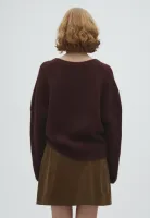 Gillian_V_M_Knit_3