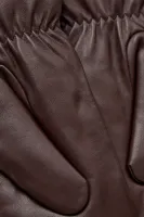 Hester_1_Gloves_1