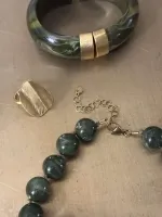 Ketting_met_grote_ronde_kralen_army_green_2