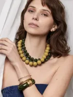 Korte_ketting_met_grote_ronde_kralen_olijf_1