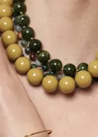 Korte_ketting_met_grote_ronde_kralen_olijf_2