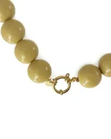 Korte_ketting_met_grote_ronde_kralen_olijf_3