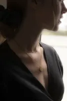 Korte_ketting_met_matte_organische_munt__1_7cm__2