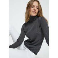 Lania_Roll_Neck_Pull_2