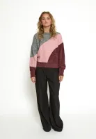 Lissa_Knit_Pull_3
