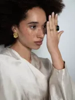 Oorstekers_golden_sculpture_1