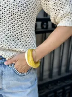 Organische_vierkante_bangle___geel_2