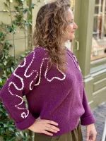 Uma_Sweater_2